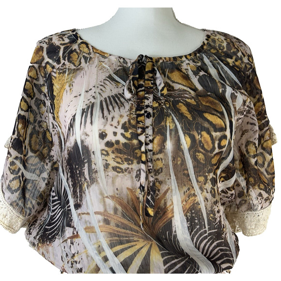 Whimsygoth Animal Print Boho Cropped Peasant Blouse Sz PS w/ Crochet Lace Trim - Picture 2 of 7